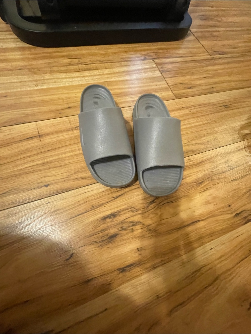 Nike Men's Slide Sandals in Light Gray